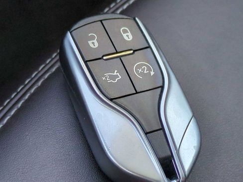 Used 2019 Maserati Levante S GranLusso image 37