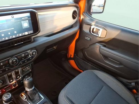 Used 2025 Jeep Wrangler Sport image 18