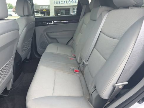 Used 2013 Kia Sorento LX w/ Convenience Pkg FWD image 10