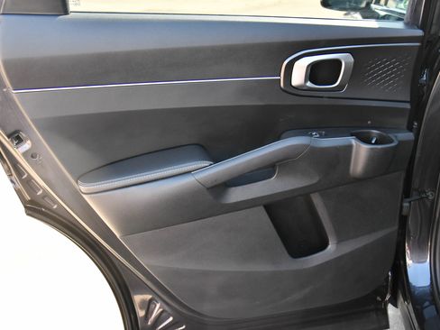 Used 2025 Kia Sorento S w/ Panoramic Sunroof Package image 42