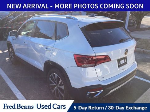 Used 2022 Volkswagen Taos SE w/ Panoramic Sunroof Package image 4