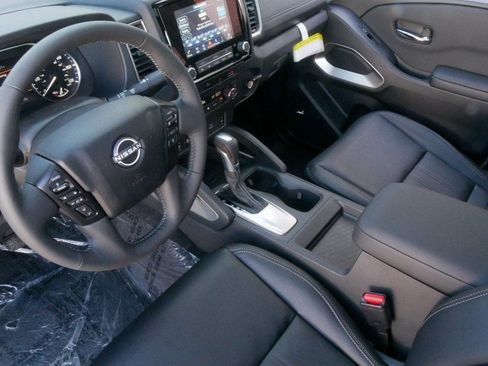 Used 2024 Nissan Frontier SL w/ Technology Package image 11