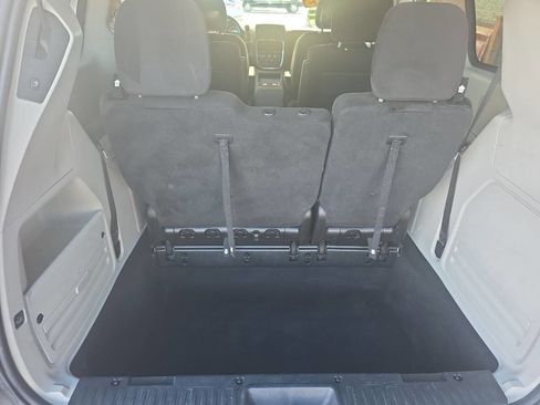 Used 2013 Dodge Grand Caravan SXT FWD image 9