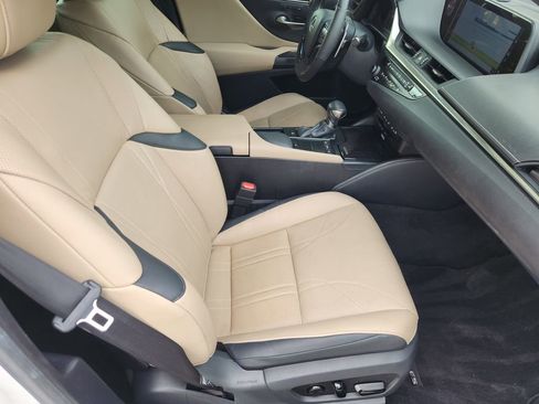Used 2019 Lexus ES 350 Ultra Luxury w/ Accessory Package 2 FWD image 14