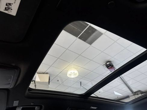 Used 2025 GMC Acadia AT4 w/ Luxury Package AWD/4WD image 27