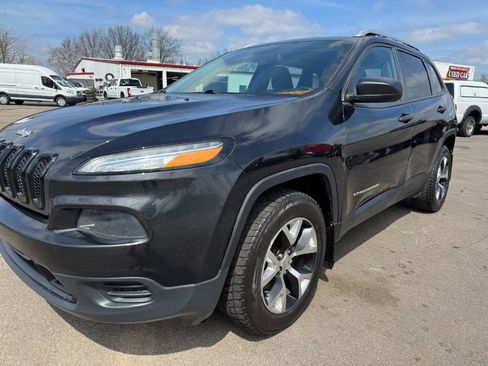 Used 2016 Jeep Cherokee Sport w/ Cold Weather Group image 9