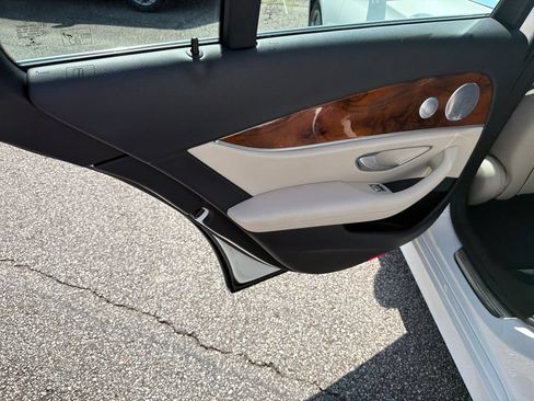 Used 2018 Mercedes-Benz E 300 image 21