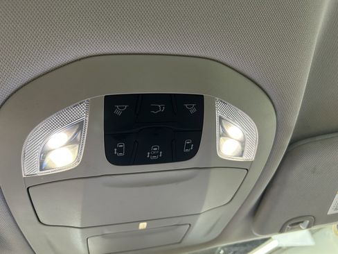 Used 2023 Chrysler Pacifica Touring-L image 39