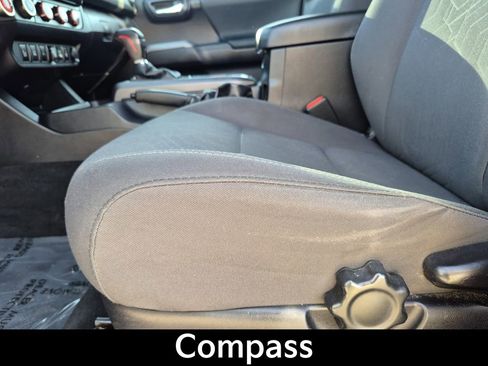 Used 2018 Toyota Tacoma TRD Sport w/ Technology Package image 12