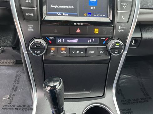 Used 2017 Toyota Camry XLE image 21