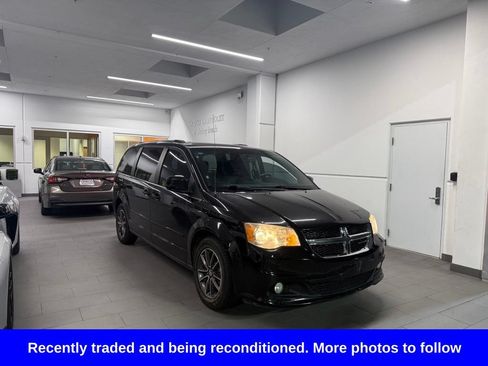 Used 2016 Dodge Grand Caravan SXT FWD image 1