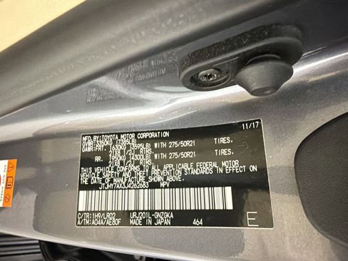 Used 2018 Lexus LX 570 4WD w/ Luxury Package image 22