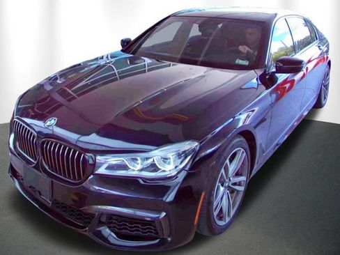 Used 2019 BMW 750i xDrive w/ Luxury Rear Seating Package AWD/4WD image 11