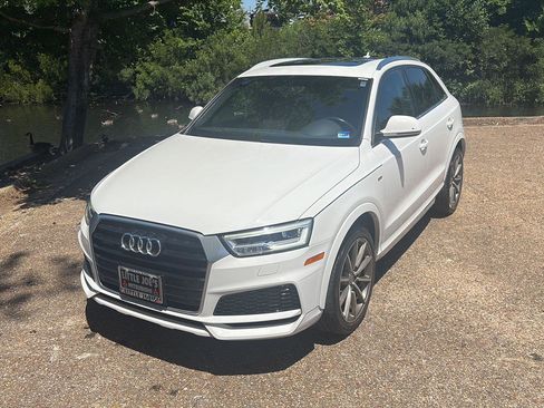 Used 2018 Audi Q3 2.0T Premium Plus w/ Premium Plus Package AWD/4WD image 12