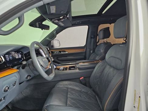 Used 2022 Jeep Grand Wagoneer Series III image 25