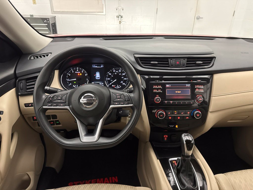 Used 2017 Nissan Rogue S FWD image 11