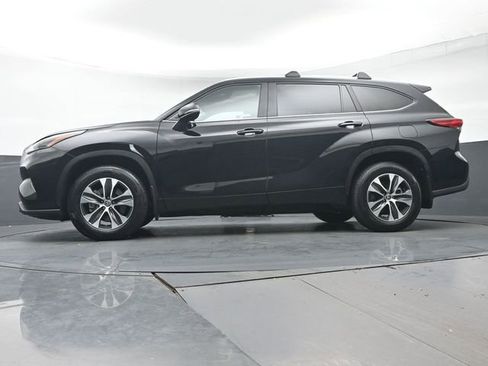 Certified 2023 Toyota Highlander XLE image 36
