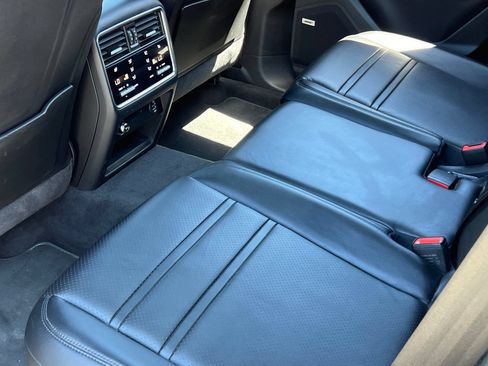 Certified 2019 Porsche Cayenne AWD/4WD image 18