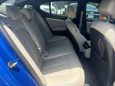 Used 2022 Genesis G70 2.0T RWD image 11