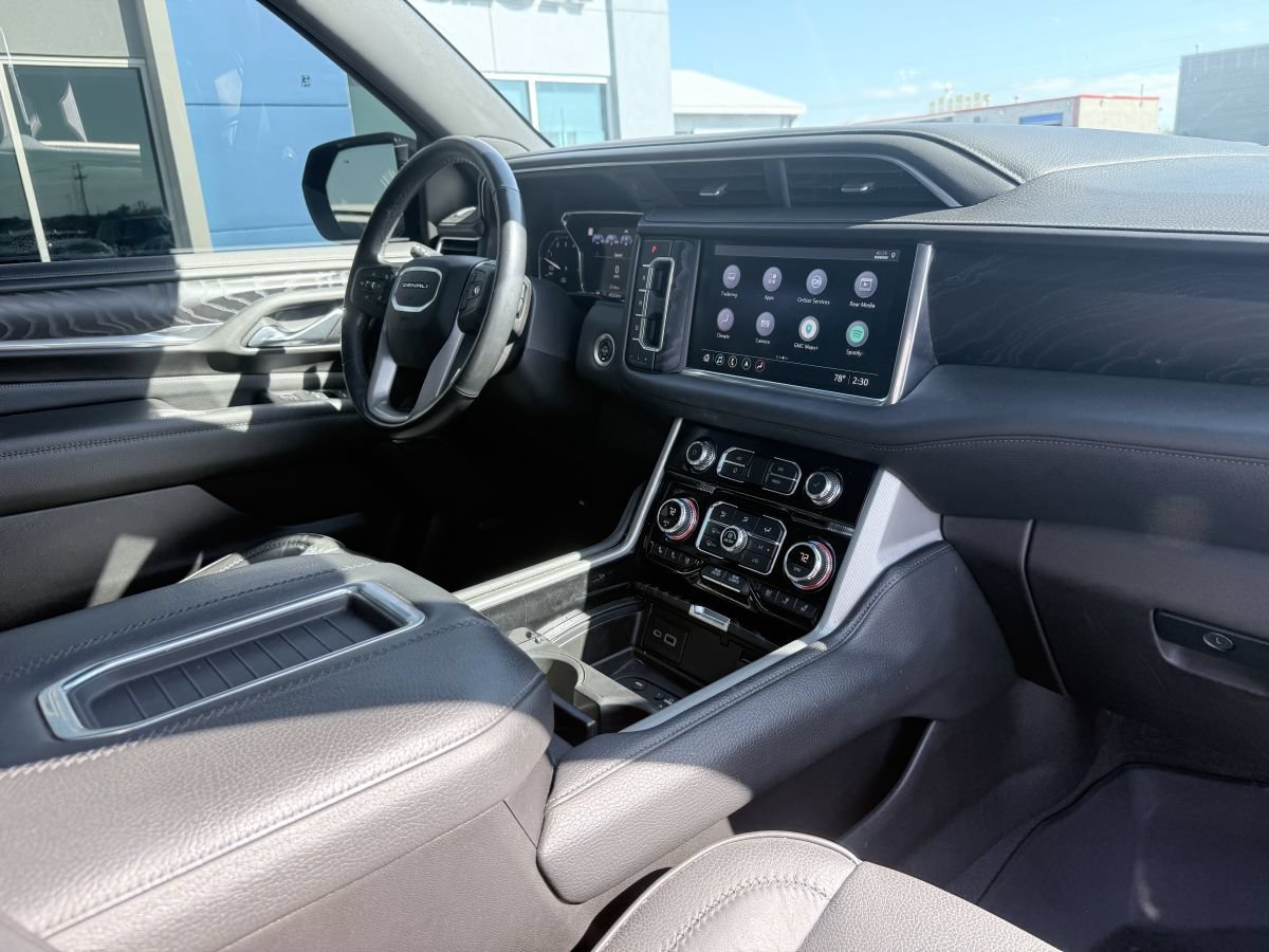 Used 2021 GMC Yukon XL Denali w/ Advanced Technology Package AWD/4WD image 13