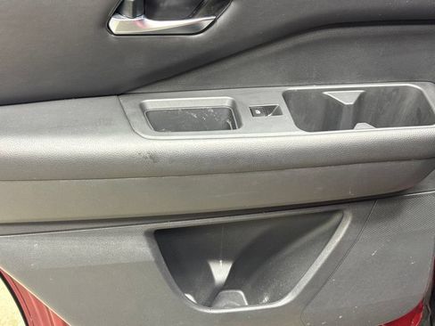 Used 2022 Nissan Pathfinder SL AWD/4WD image 23
