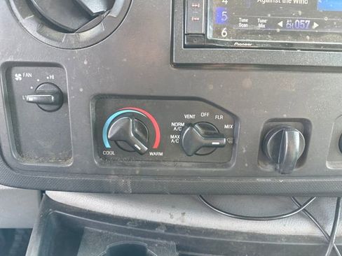 Used 2019 Ford E-450 and Econoline 450 Super Duty w/ Power Windows & Locks Group image 4