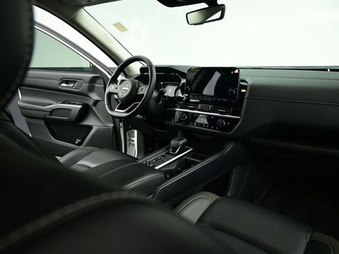 Used 2024 Nissan Pathfinder SL image 36