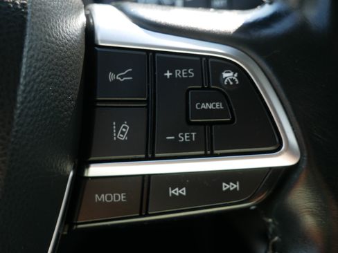 Used 2021 Toyota Highlander XLE AWD/4WD image 28