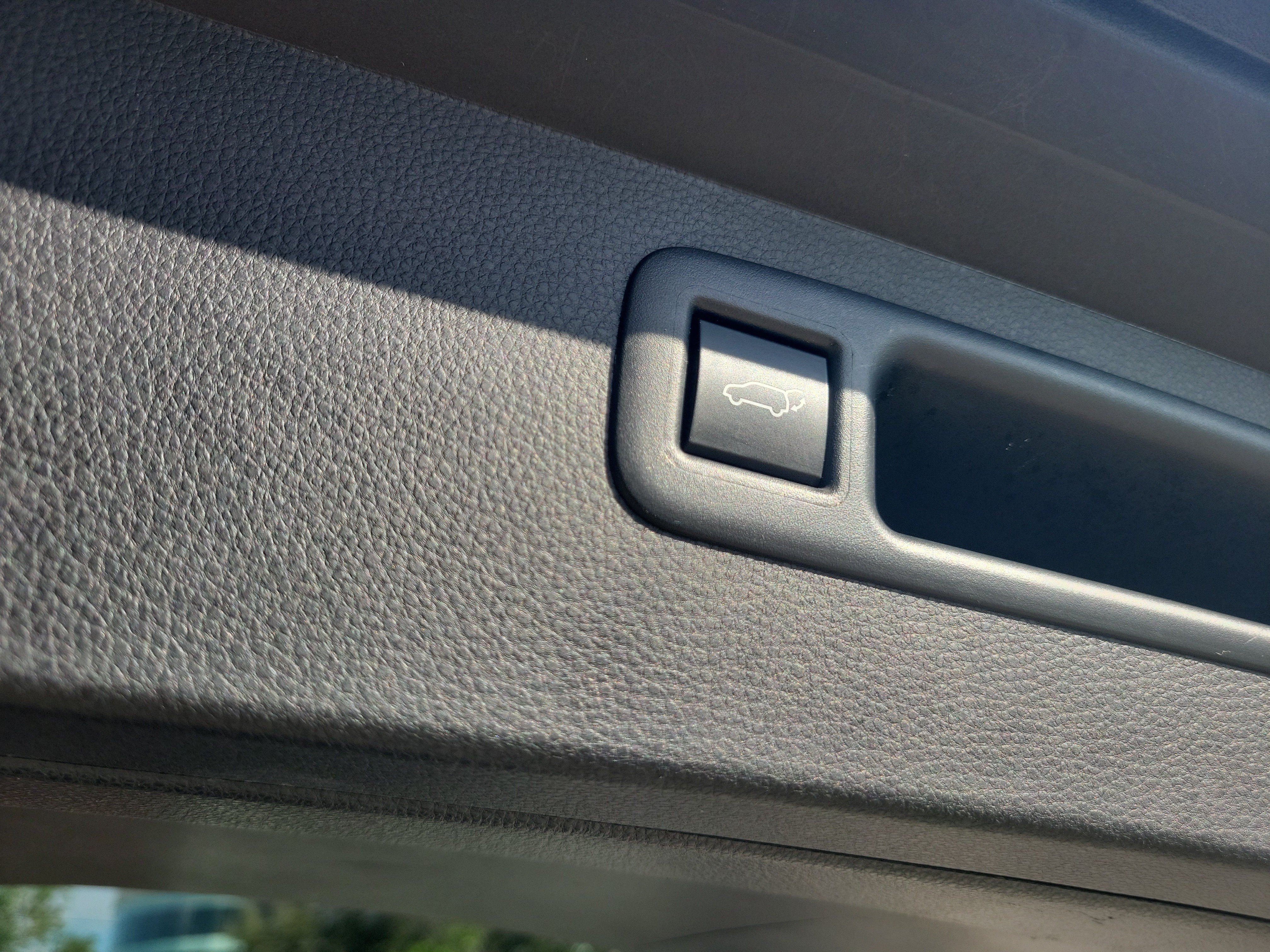 Used 2025 Toyota Highlander XLE FWD image 12