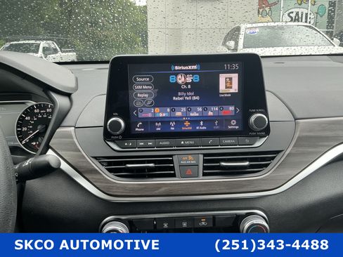 Used 2025 Nissan Altima 2.5 SV FWD image 16