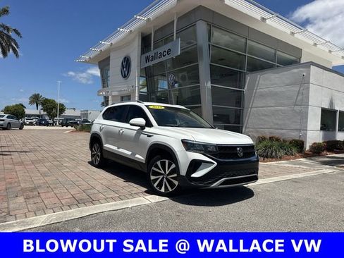 Certified 2023 Volkswagen Taos SE FWD image 1