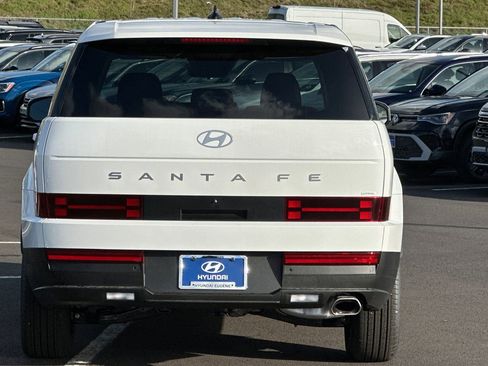 Used 2025 Hyundai Santa Fe SE image 4