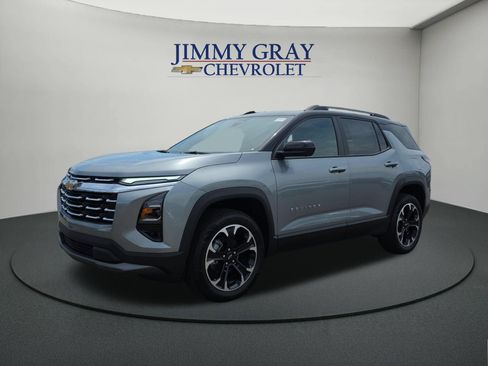 New 2026 Chevrolet Equinox LT w/ Convenience Package II FWD image 1