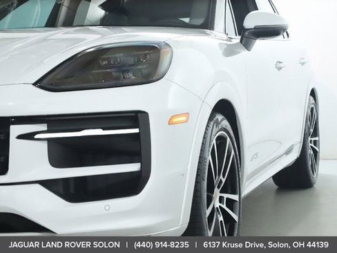 Used 2025 Porsche Cayenne GTS AWD/4WD image 14