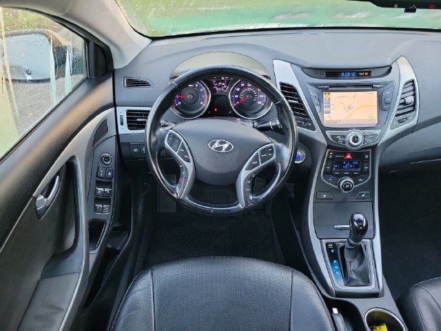 Used 2015 Hyundai Elantra Limited w/ Option Group 05 FWD image 8