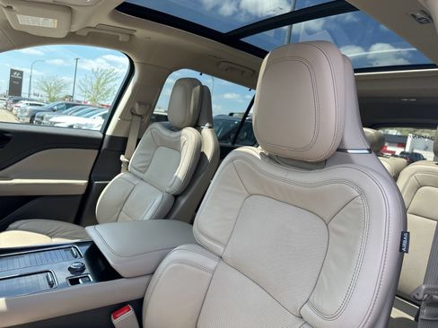 Used 2023 Lincoln Aviator Reserve w/ Equipment Group 201A AWD/4WD image 12