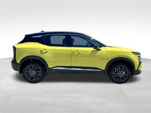 New 2026 Nissan Kicks SR w/ SR Premium Package image 4