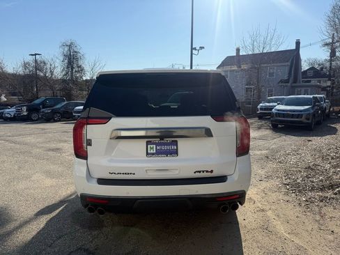Used 2024 GMC Yukon AT4 w/ AT4 Premium Package AWD/4WD image 4