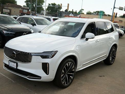 New 2026 Volvo XC90 T8 Plus image 6