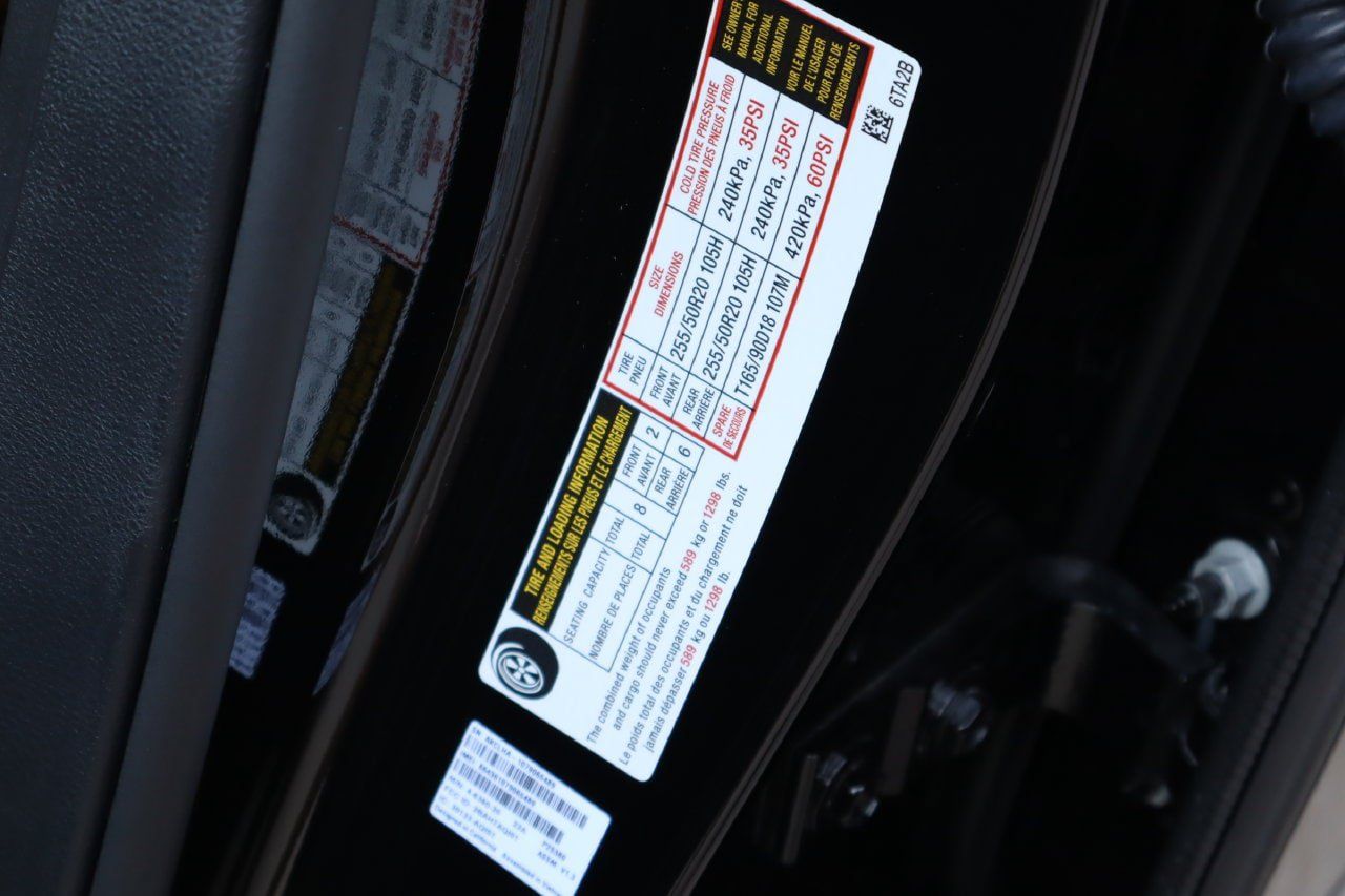Used 2025 Nissan Pathfinder Platinum w/ Black Appearance Package FWD image 34