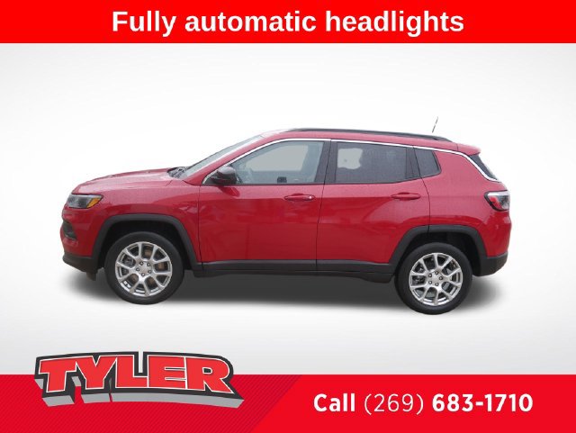 Used 2023 Jeep Compass Latitude AWD/4WD image 4