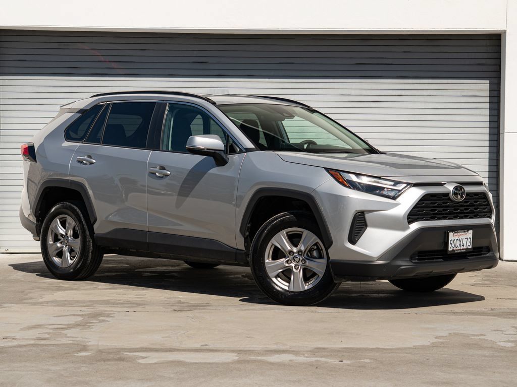 Used 2025 Toyota RAV4 XLE FWD image 24