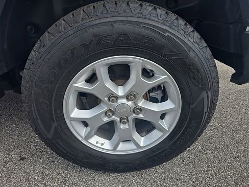 Used 2021 Jeep Wrangler Unlimited Islander image 9