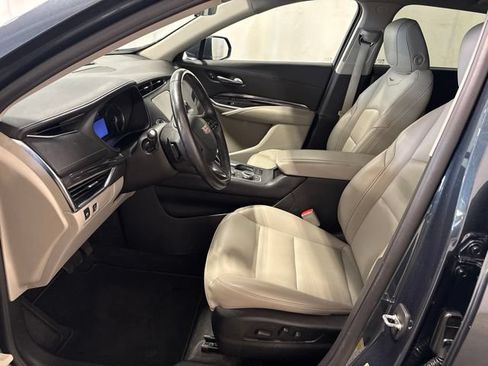 Used 2019 Cadillac XT4 Luxury w/ Cold Weather Package FWD image 13