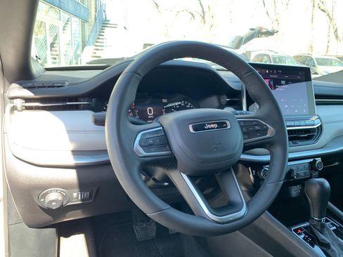 Used 2025 Jeep Compass Limited image 35