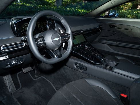 Used 2025 Aston Martin V8 Vantage Coupe image 14