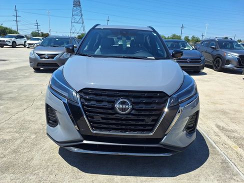Used 2023 Nissan Kicks SR w/ SR Premium Package FWD image 8