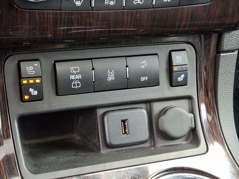 Used 2017 Chevrolet Traverse Premier image 25