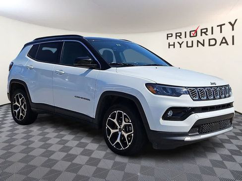 Used 2025 Jeep Compass Limited AWD/4WD image 3