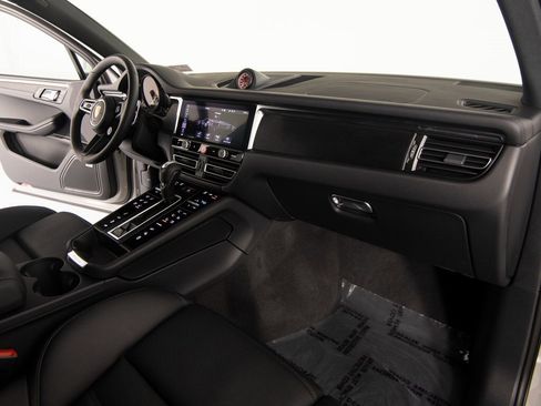 New 2026 Porsche Macan GTS image 29